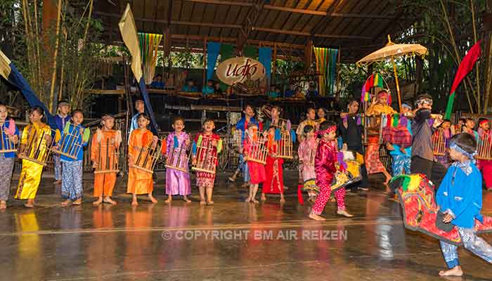 Bandung - Angklung muziekschool Pak Udjo