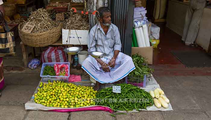 Rondreis Sri Lanka Best Deal - Fruitverkoper Kandy