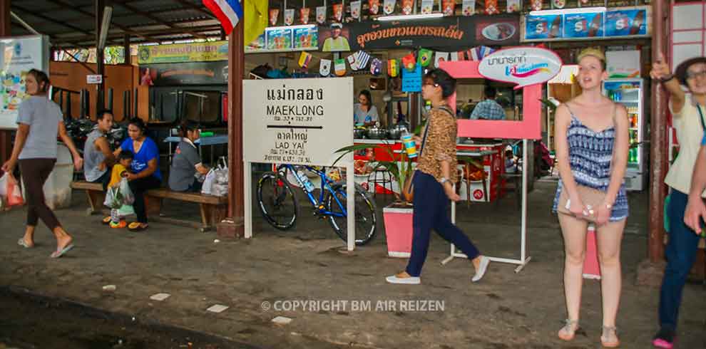 Maeklong Railway Market