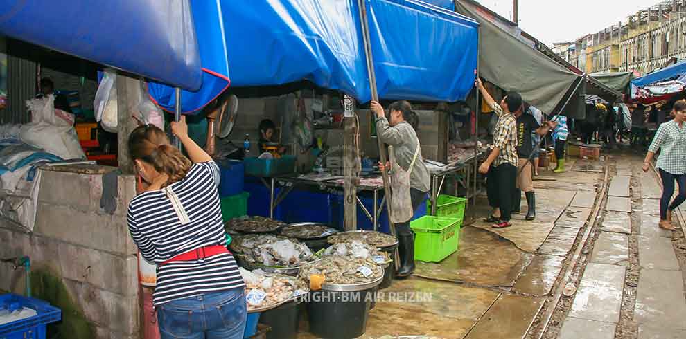 Maeklong Railway Market