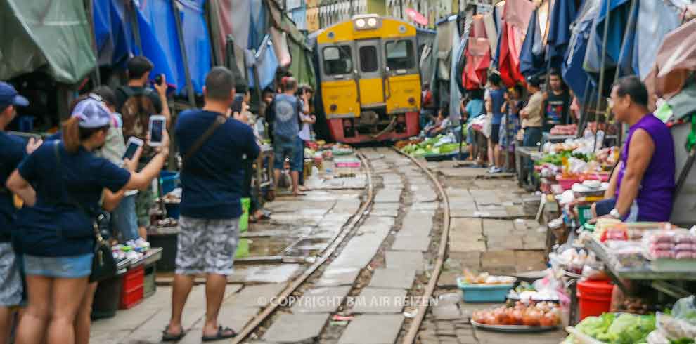 Maeklong Railway Market