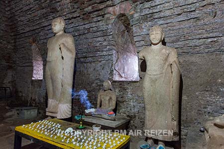Polonnaruwa - Thuparamaya Image House - Sri Lanka