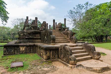 Polonnaruwa - Audiƫntiezaal van Parakrama Bahu - Sri Lanka