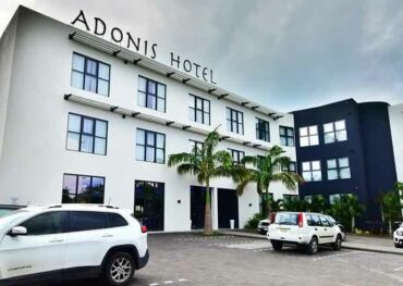 Sint Maarten - Adonis Hotel Cupecoy