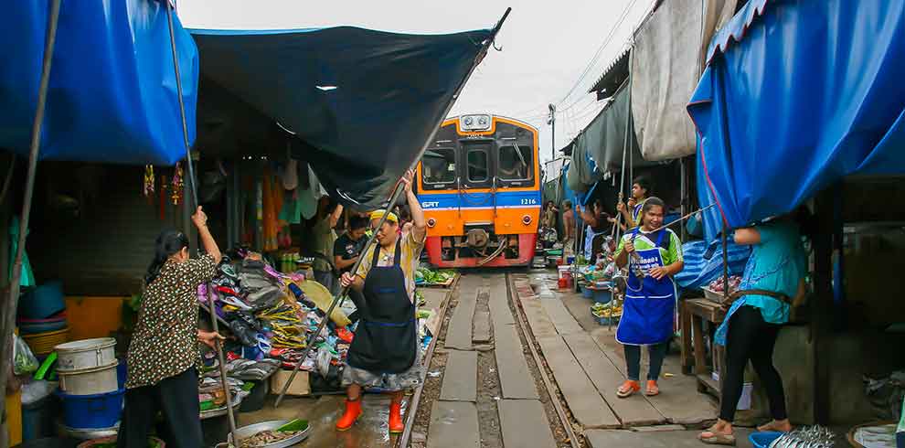 Maeklong Railway Market