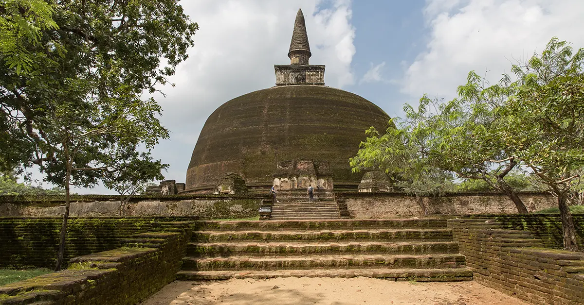 Rankot Vihara - Polonnaruwa