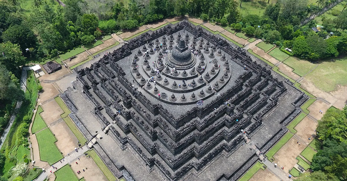 Borobudur Tempel vanuit de lucht gezien