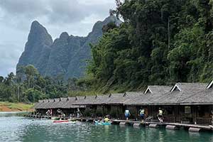 Praiwan raft house