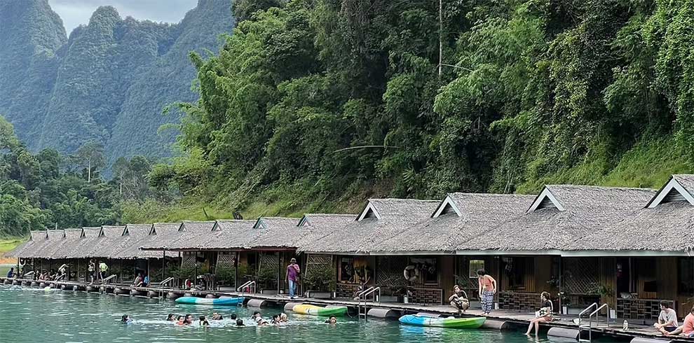 Praiwan Raft House