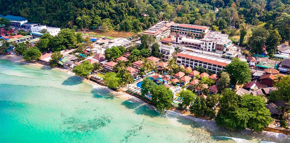 Een luchtfoto van het Kacha Resort op Koh Chang