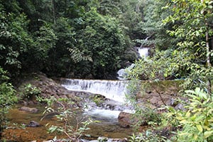 De Klong Noisi waterval op Koh Chang