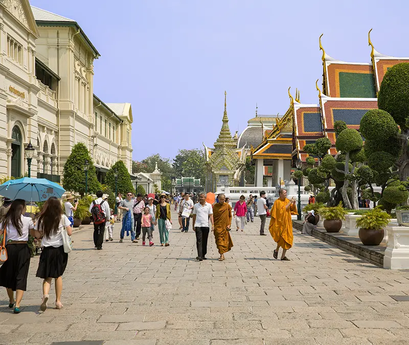 Bouwstenen – monniken bij tempels in Thailand