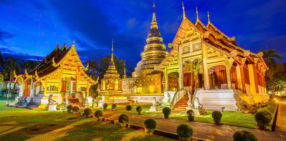 De Wat Phra Singh tempel in het oude centrum van Chiang Mai in Thailand