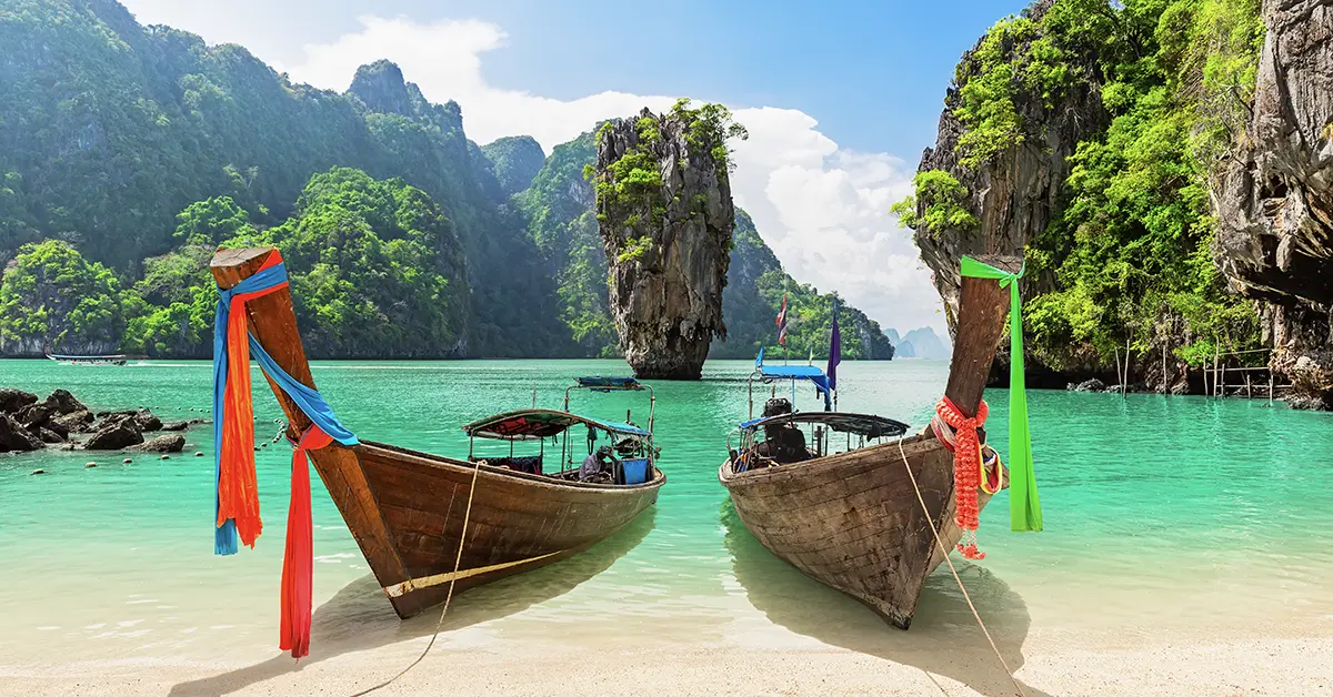 Bouwstenen Phuket – longtailboten bij James Bond Island in Phang Nga Bay