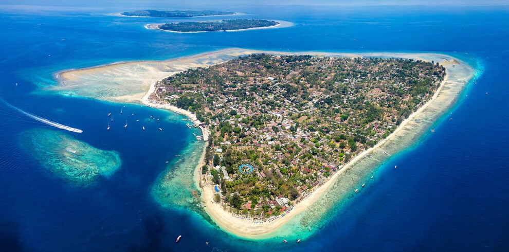 Luchtfoto van het kleine tropische eiland Gili Air in Indonesie