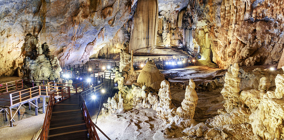 Het wandelpad door de indrukwekkende Phong Nha Caves