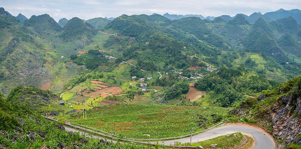 Het berglandschap bij Dong Van in Noord-Vietnam