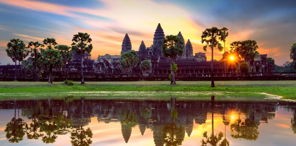 De zonsopkomst boven de Angkor Wat tempel in Siem Reap, Cambodja