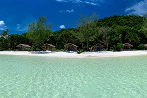 Tropisch strand op Koh Rong in Cambodja