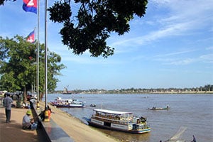 De Tonle Sap rivier in Phnom Penh