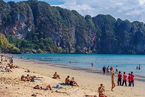 Het indrukwekkende Ao Nang Beach in Krabi