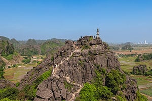 De pagoda op de Mua Cave peak in Ninh Binh, Vietnam