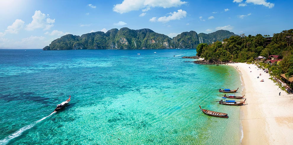 Luchtfoto van het prachtige Long Beach op Koh Phi Phi Don in Thailand