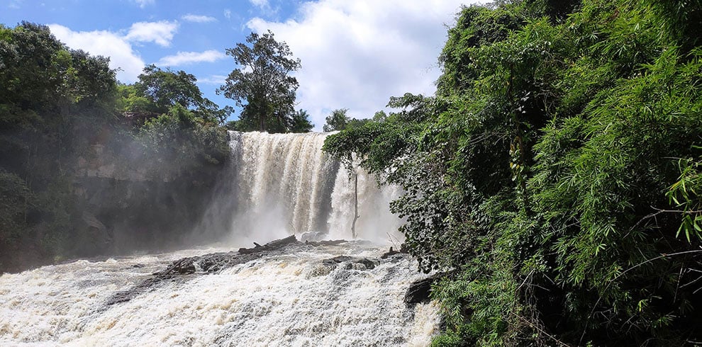 De indrukwekkende Bou Sraa waterval in Mondulkiri, Cambodja