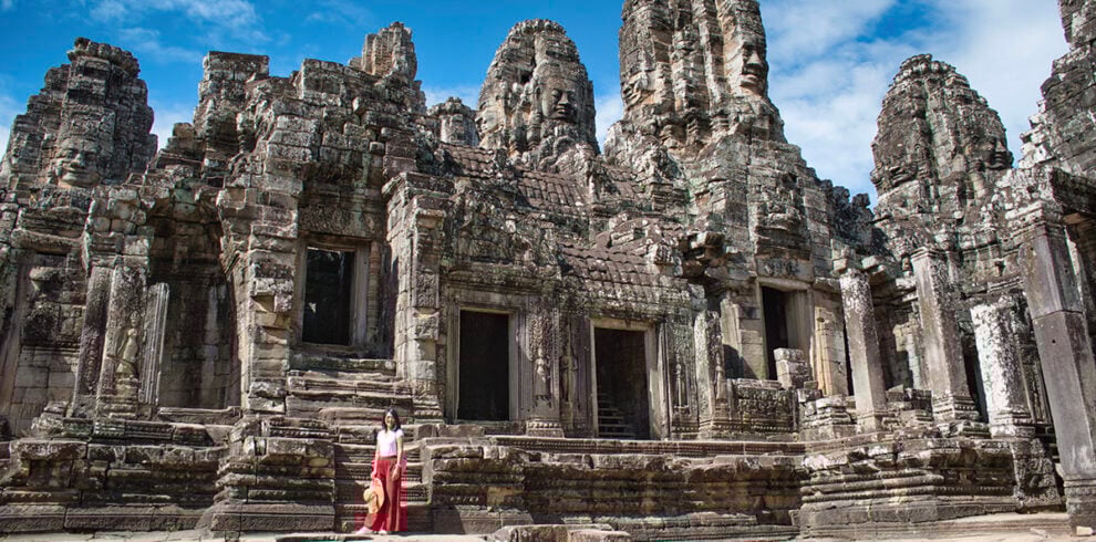 Vrouw ontdekt de ruines van Angkor in Cambodja