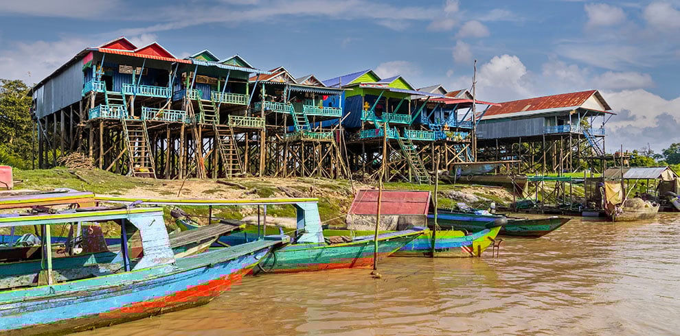 De drijvende huizen op het Tonle Sap-meer in Cambodja