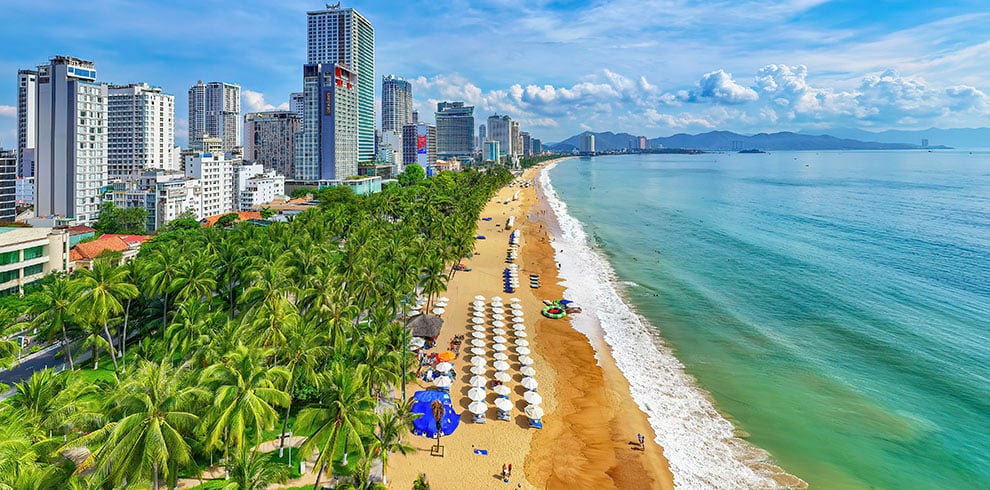 Luchtfoto van de Tran Phu Street in Nha Trang