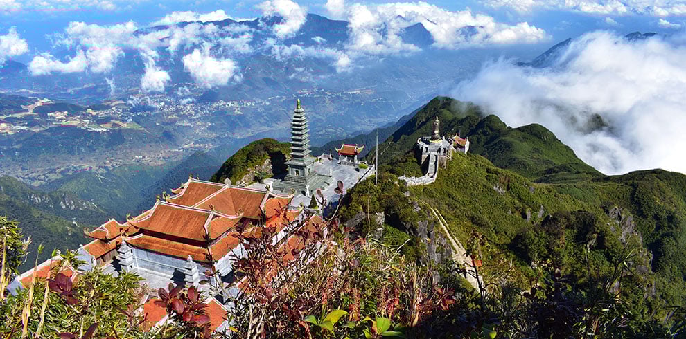 Luchtfoto van de top van Fansipan in Sapa