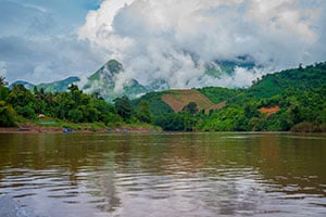 Boottocht over de Nam Ou rivier bij Muong Ngoy