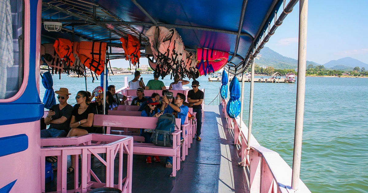 De veerboot van de Ban Phe Pier naar Koh Samet