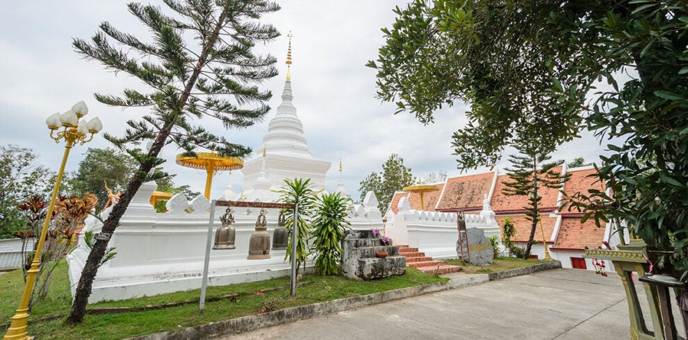 De Wat Phra That Khao Noi in Nan, Thailand