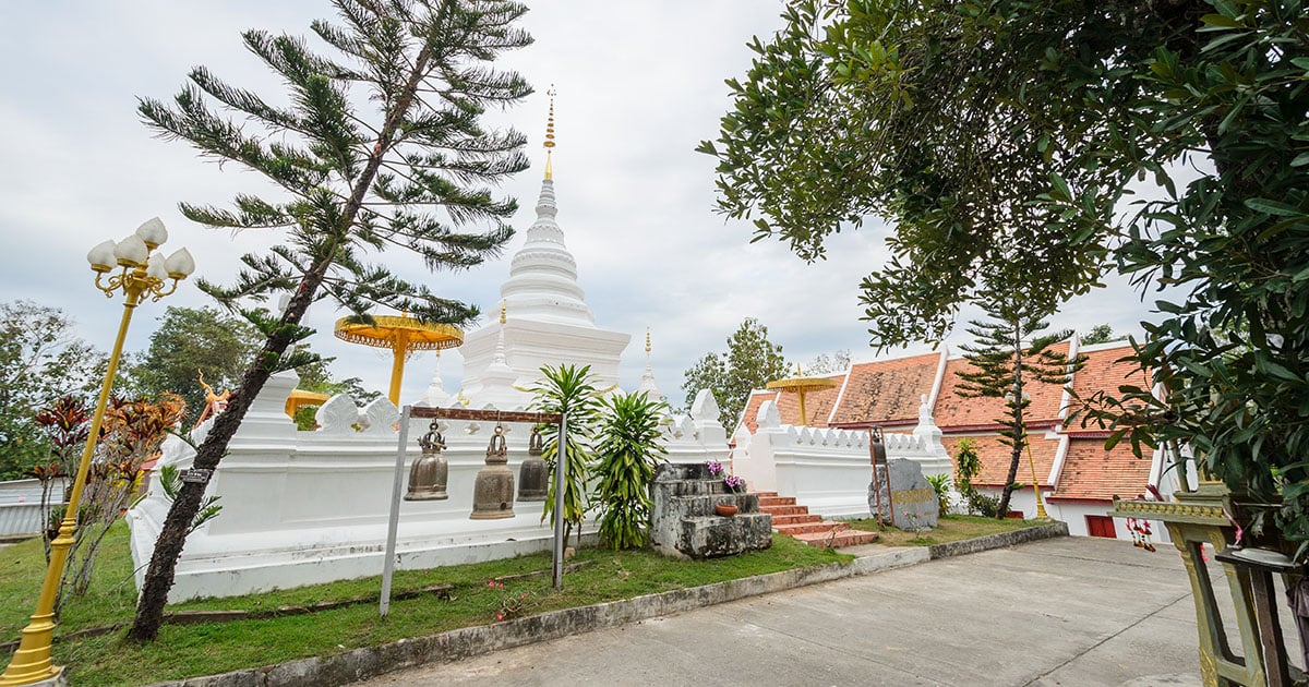 De Wat Phra That Kao Noi in Nan, Thailand