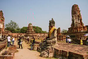 De ruines en tempels in het Ayutthaya Historical Park in Thailand