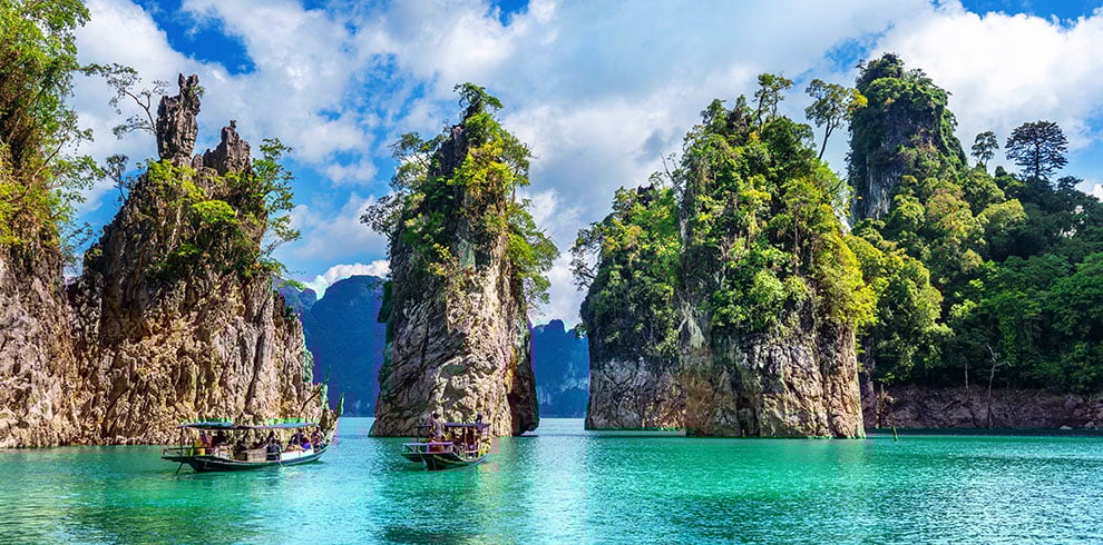 Boottocht in het prachtige landschap van het Khao Sok National Park in Thailand