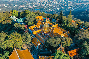 Luchtfoto van de Wat Phra That Doi Suthep in. Chiang Mai, Thailand