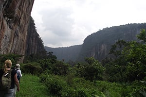 Trekking door het indrukwekkende landschap van de Harau vallei op Sumatra