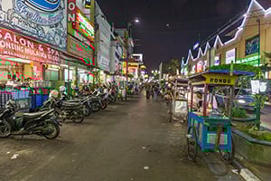 De gezellige Malioboro Street in Yogyakarta, Java