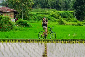 Fietstocht door het prachtige landschap van Panampuang op Sumatra