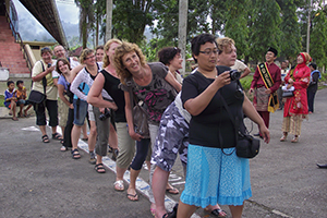 De lijn in Bonjol waar de evenaar doorheen loopt