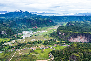 Luchtfoto van het indrukwekkende landschap van de Harau vallei op Sumatra