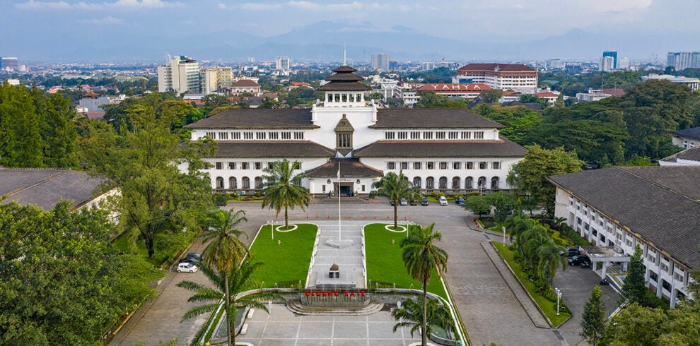 Luchtfoto van Gedung Sate in Bandung, Ontdek betoverend Bandung