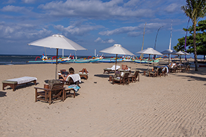 Het prachtige strand bij Sanur op Bali
