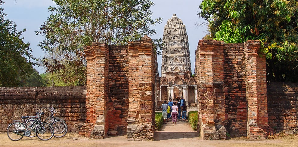 De Wat Si Sawai in het Sukhothai Historical Park, Thailand