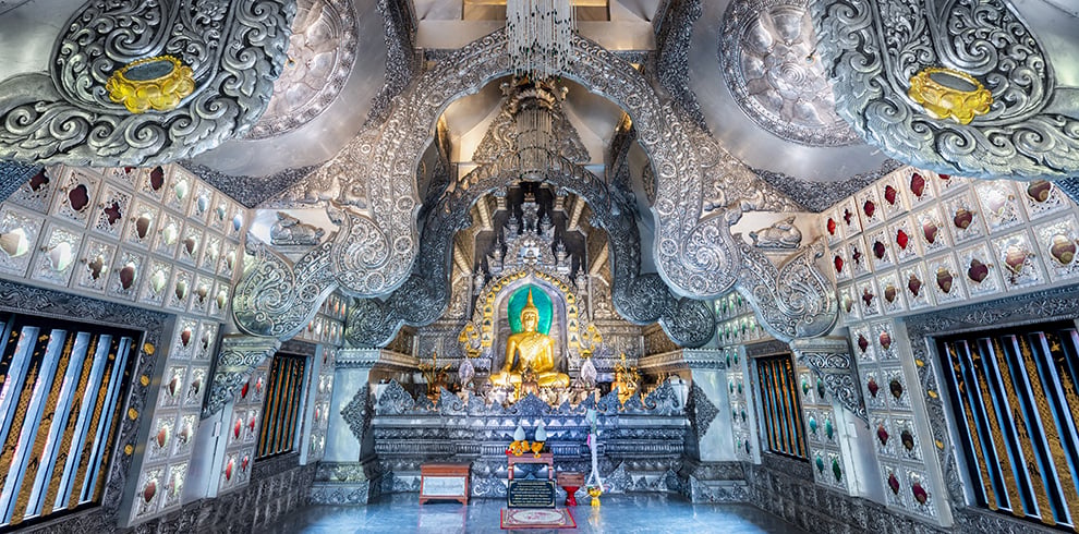 Het interieur van de Wat Sri Suphan (Silver Tempel) in Chiang Mai, Thailand