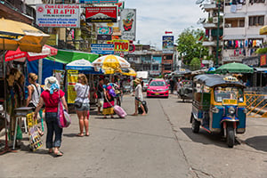 De gezellige Khao San Road in Bangkok
