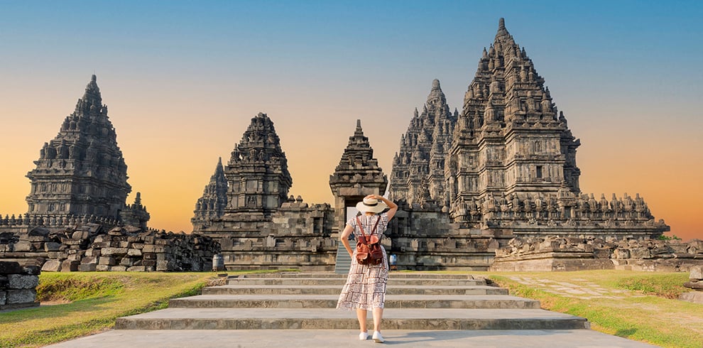 Toerist bij de Prambanan tempel in Yogyakarta, Centraal Java, Indonesie